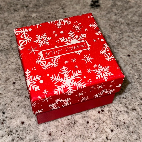 🎄NWT🎄 Betsey Johnson Crystal Christmas Tree Earrings - Picture 3 of 7